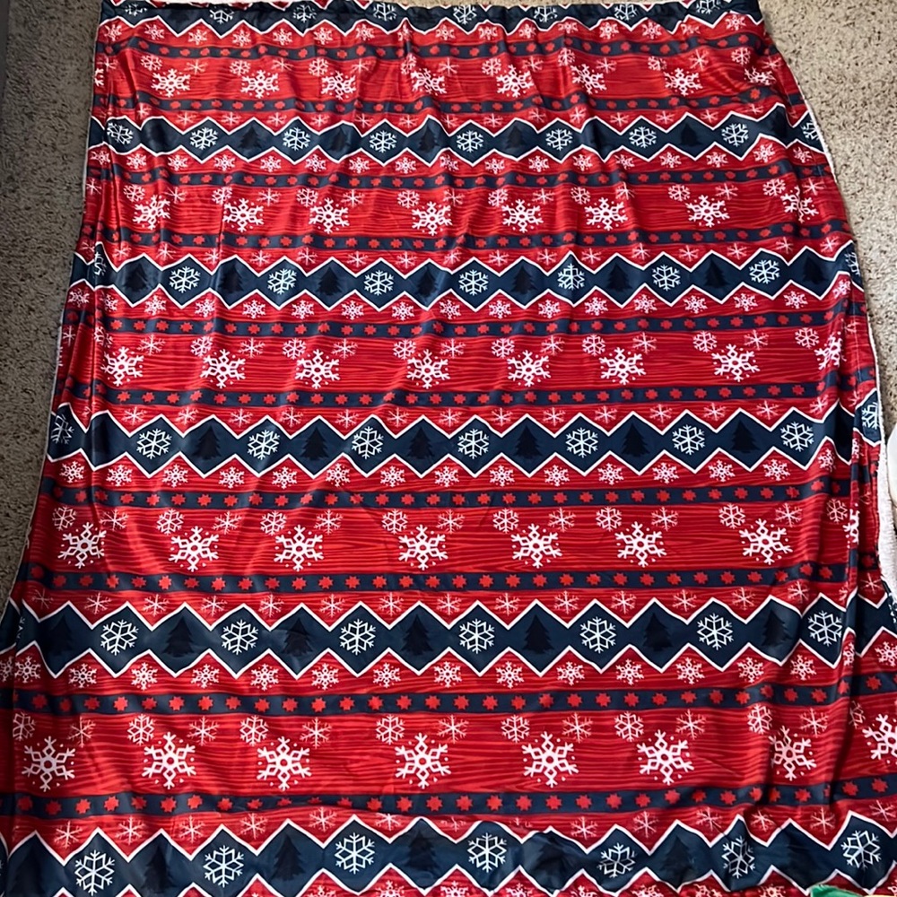 Barely used/like new Disney Snowflake/Fair-isle Christmas Sherpa Throw 60”x50”